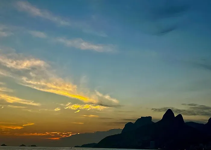 Perto do Metrô Entre Copa e Ipanema BC537-1002 Apartamento Rio de Janeiro